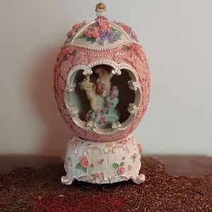 "Dance of the Sugar Plum Fairy" Holiday Cherubs Music Box